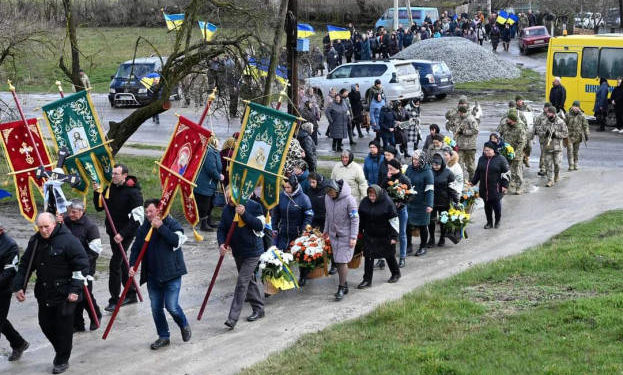 В Лановецькій громаді попрощалися з Героєм, який загинув у Запорізькій області