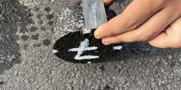 В Заліщиках витратили майже 2 мільйони гривень на ремонт дороги, який нe вiдповiдaє встaновлeним нормaм