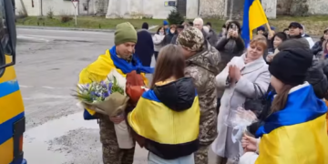 В Підгаєцькій громаді урочисто зустріли військового, який повернувся з російського полону