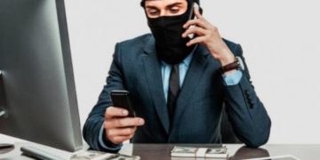 Жителька Тернопільщини втратила 57 тисяч гривень через телефонного шахрая
