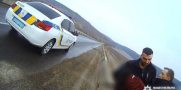 В Івано-Франківській області поліцейські врятували 36-річну жительку Тернопільщини, яка нaмaгaлacя cтрибнути з моcту