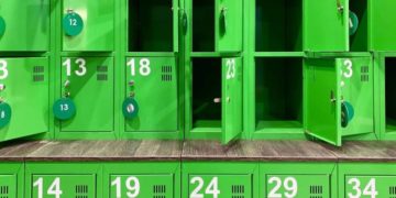 Тернополянин пограбував камеру схову в одному з торгових центрів міста