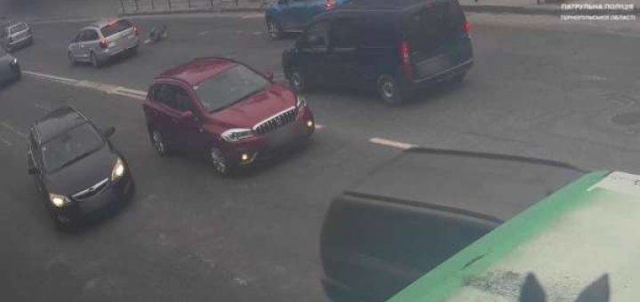 У Тернополі водій збив пішохода на нерегульованому переході та втік з місця ДТП