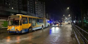 У Тернополі, через екстрене гальмування тролейбуса, травмувалася жінка