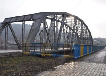 15-річний хлопець намагався покінчити життя самогубством на мосту в Чорткові