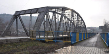 15-річний хлопець намагався покінчити життя самогубством на мосту в Чорткові