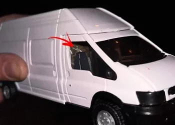 Тернопільські поліцейські затримали чоловіка, який ховав канабіс у дитячому автомобілі