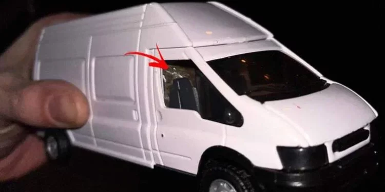 Тернопільські поліцейські затримали чоловіка, який ховав канабіс у дитячому автомобілі