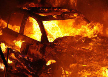 В Білецькій громаді вогонь знищив автівку та гараж 