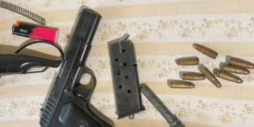 Тернопільські поліцейські затримали торговця зброєю у якого вилучили 5 пістолетів