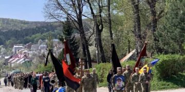 Сьогодні Бережанська громада прощається з Героєм Олегом Мручком