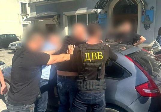 Правоохоронці затримали жителя Кременецького району, який за “винагороду” допомагав пришвидшено отримувати водійське посвідчення