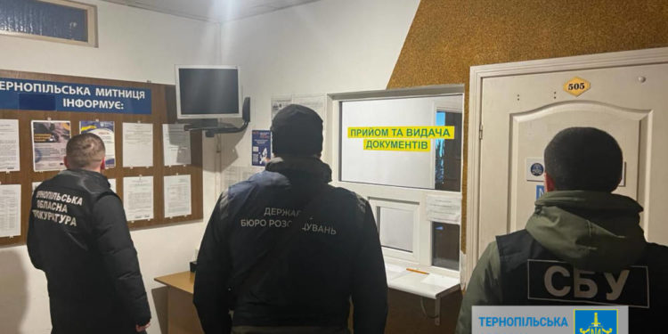 Держбюджет втратив 2 млн грн через хабарі на Тернопільській митниці