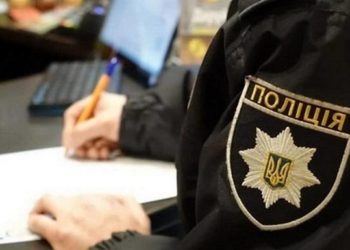 Погроза вбивством: на Тернопільщині чоловік тероризує сестру та матір