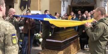 В Микулинецькій громаді попрощалися з Героєм, який загинув на війні