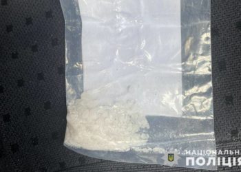 Чортківські поліцейські затримали трьох чоловіків, в яких виявили наркотики