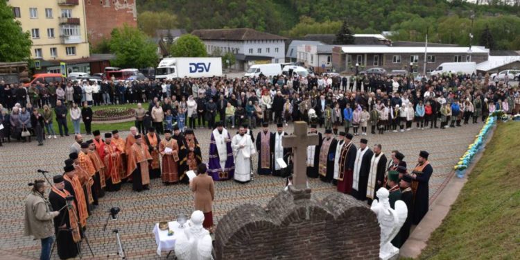 У Бучачі урочисто відкрив Алею Слави, щоб вшанувати 25 полеглих Героїв