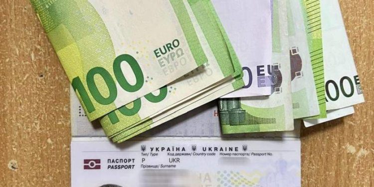 26-річний житель Тернопiльщини намагався виїхати за кордон використавши підроблені документи волонтера