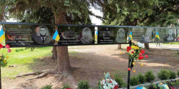 В одній зі шкіл Кременецької громади відкрили відразу 4 меморіальні дошки загиблим Героям