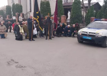 В Борщівській громаді на колінах зустріли загиблого Героя Святослава Потійчука