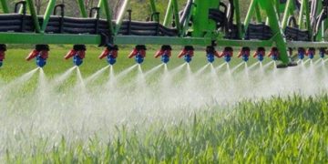 В Білобожницькій громаді цілий місяць будуть обробляти поля хімікатами