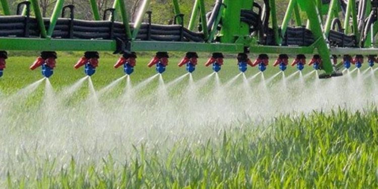 В Білобожницькій громаді цілий місяць будуть обробляти поля хімікатами