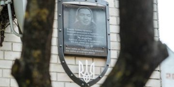 Вічна шана Герою: у Тернополі відкрили меморіальну дошку полеглому воїну