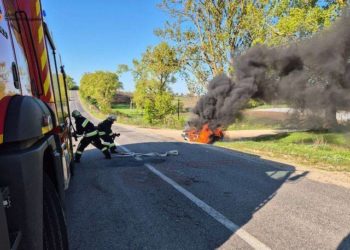 В Збаразькій громаді посеред дороги загорілася автівка