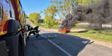 В Збаразькій громаді посеред дороги загорілася автівка