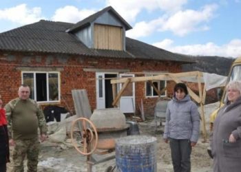 У Заліщицькій громаді односельці будують будинок для Героя, який втратив ноги на війні