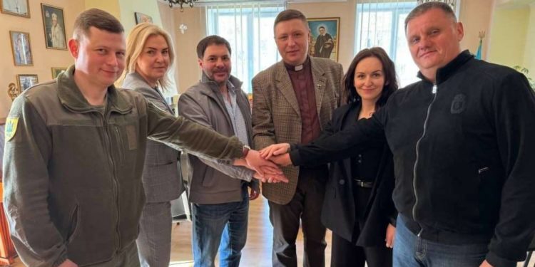 Важлива соціальна ініціатива на користь ветеранів та їх сімей: у Тернополі підписано меморандум про співпрацю між «Карітасом» на місцевою ГО