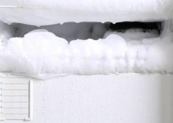 Як правильно розморожувати морозильну камеру: практичні поради