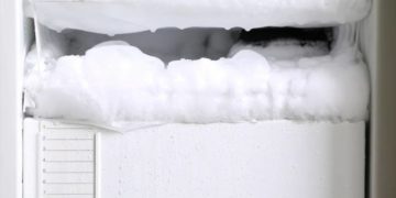 Як правильно розморожувати морозильну камеру: практичні поради