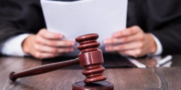 У Чорткові суд на 5 років позбавив волі чоловіка, який вкрав черевики та 5 кілограмів свинини