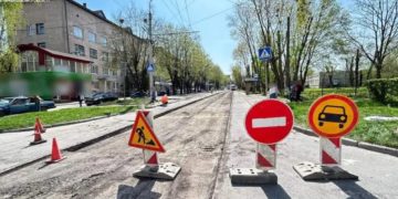На одній з вулиць Тернополя майже на місця перекрили рух транспорту 