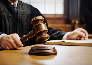 Суд Тернопільщини оштрафував жінку, яка жорстоко поводилася з матір’ю