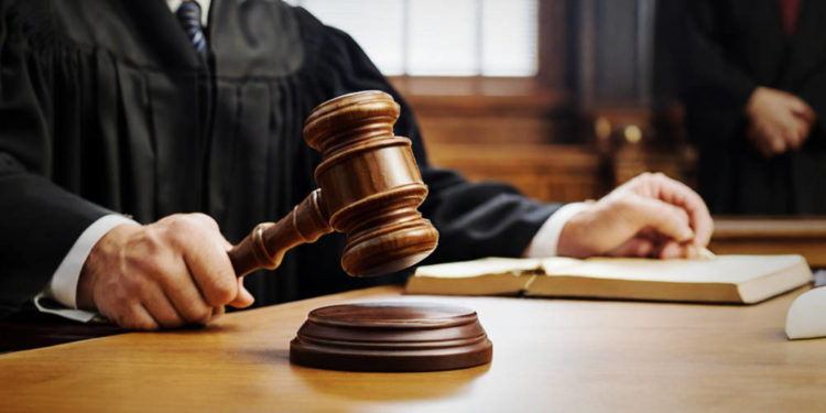 Суд Тернопільщини оштрафував жінку, яка жорстоко поводилася з матір’ю