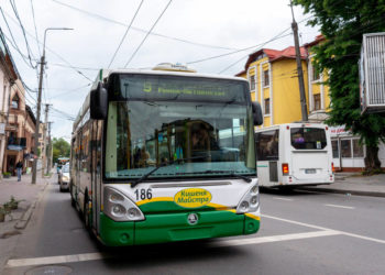 Через ремонтні роботи у Тернополі змінять рух відразу на трьох маршрутах громадського транспорту