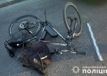 На вулиці Руській у Тернополі сталася аварія: велосипедист зіткнувся з Hyundai Sonata