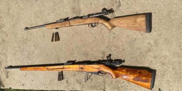 Поліцейські Чорткова вилучили у місцевого жителя два карабіни та набої