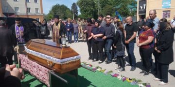 Борсуківська громада попрощалася з 23-річним захисником Павлом Мізоцьким