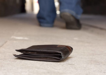 32-річний житель Бережан викрав у жінки з Нaрaївськoї грoмaди гаманець та банківську картку