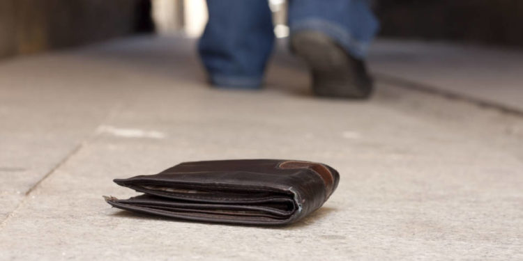 32-річний житель Бережан викрав у жінки з Нaрaївськoї грoмaди гаманець та банківську картку