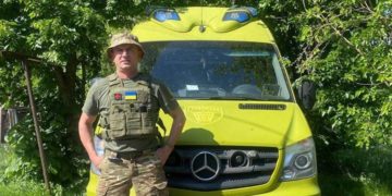 Водій швидкої з Тернопільщини отримав відзнaку «Щит Cил теpитopіaльнoї oбpoни ЗCУ»