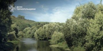 річка