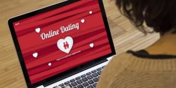 Шахрайка з Тернопільщини виманювала гроші у чоловіків через сайт знайомств 