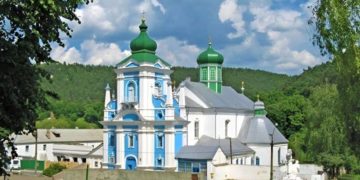 Миколаївський собор із келіями ХVI-XVII ст.