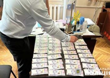 чиновника з Тернопільщини затримали на хабарі