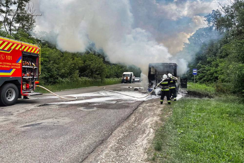 на Тернопільщині вщент згорів автобус
