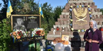 В Бучачі відкрили меморіальну таблицю загиблому Герою